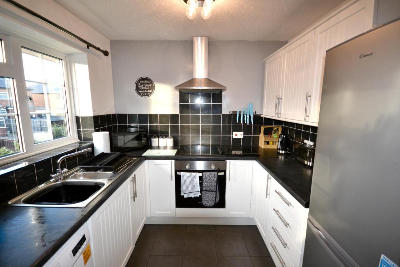 Redmire - 2 Bed 1St Floor Flat Overlooking Green Daire Darlington  Dış mekan fotoğraf