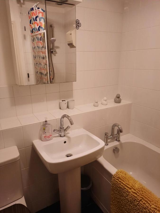 Redmire - 2 Bed 1St Floor Flat Overlooking Green Daire Darlington  Dış mekan fotoğraf